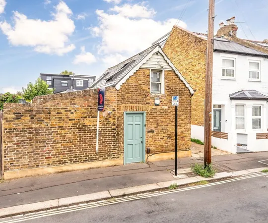Flat Stanley Gardens Road in Greater London