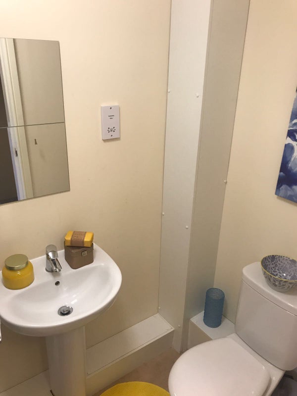 Room Lister Avenue in Bradford