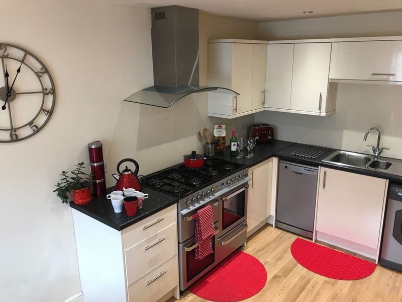 Room Lister Avenue in Bradford