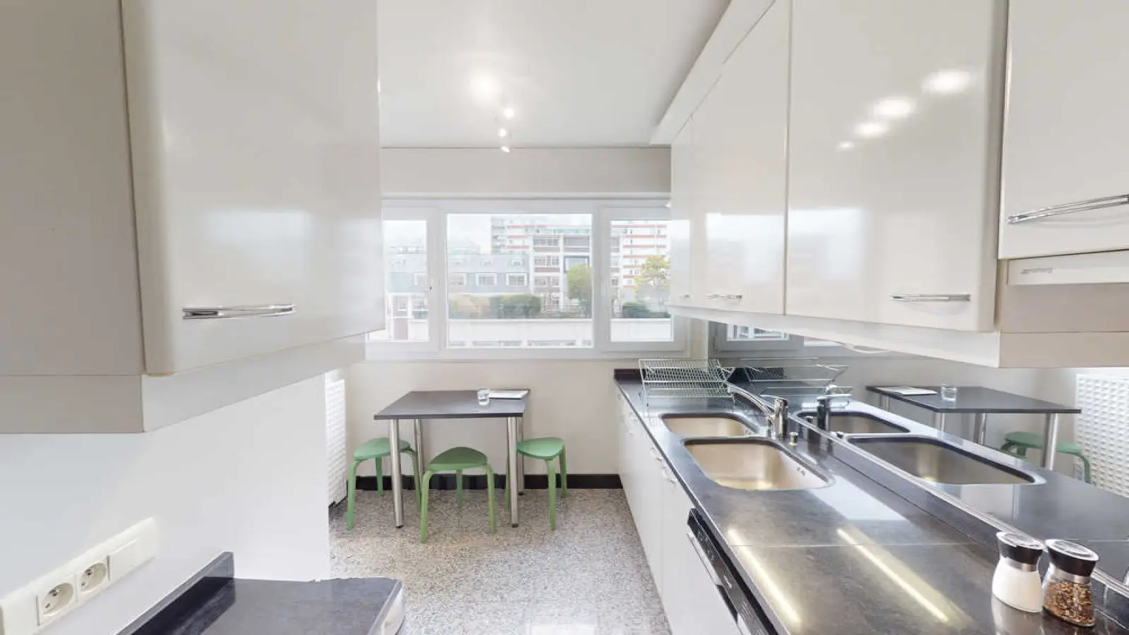 Flat Rue d'Alsace in Levallois-Perret