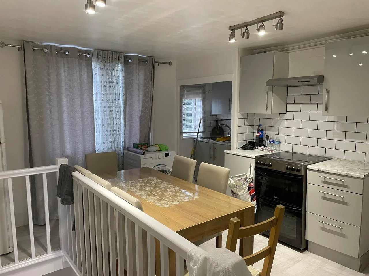 Room Roehampton High Street in Greater London