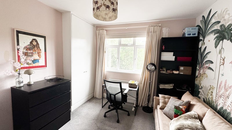 Room Tilehurst Road in Greater London