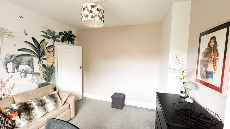 Room Tilehurst Road in Greater London