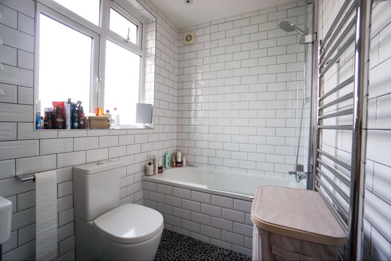 Room Tilehurst Road in Greater London