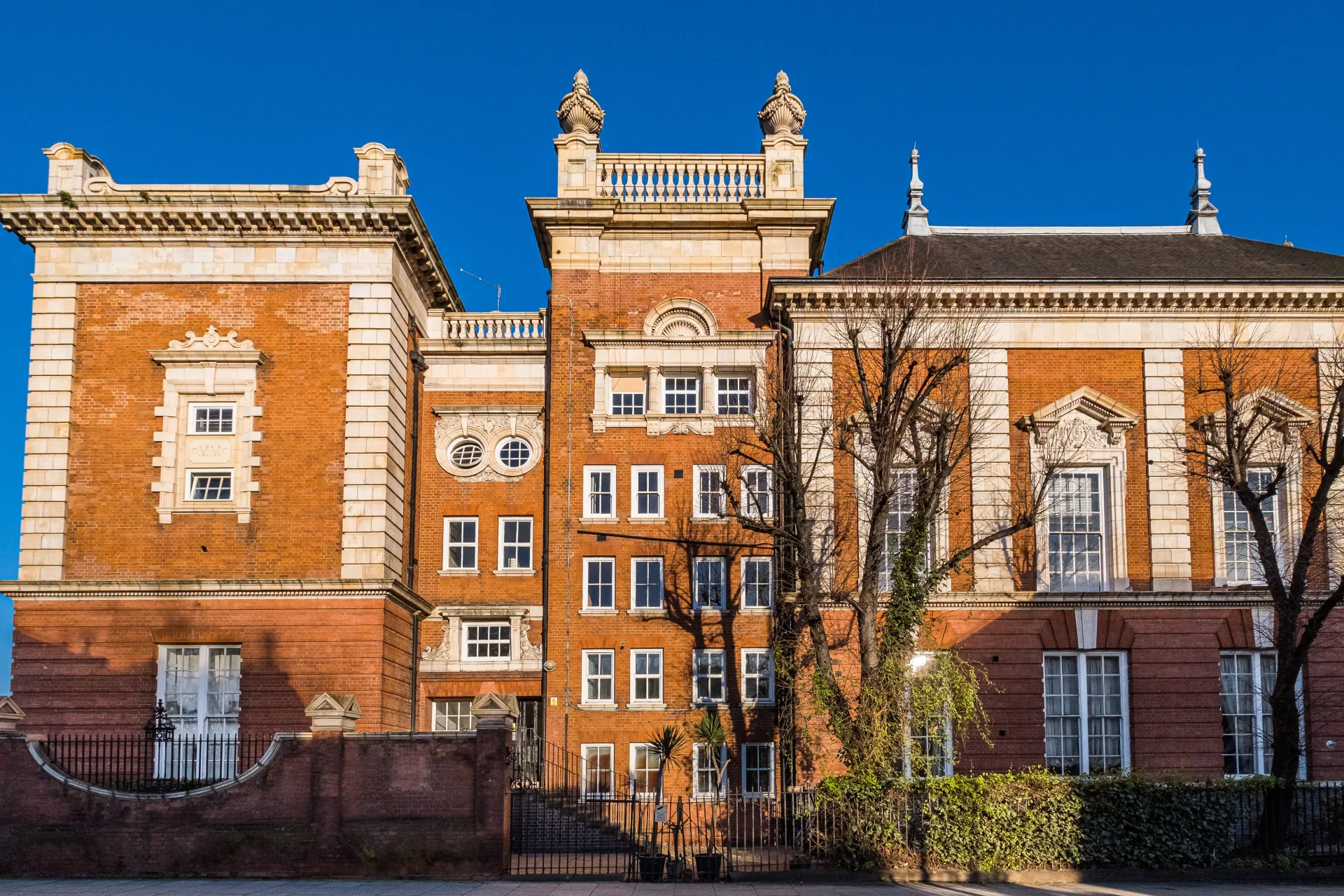 Flat Bramshaw Road in Greater London