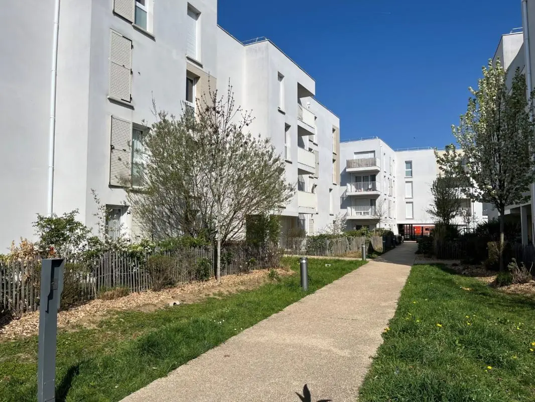 Appartement Rue Josette Poirson à Bondoufle