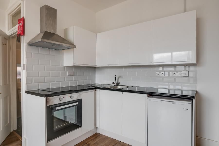 Flat Fawley Road in Greater London