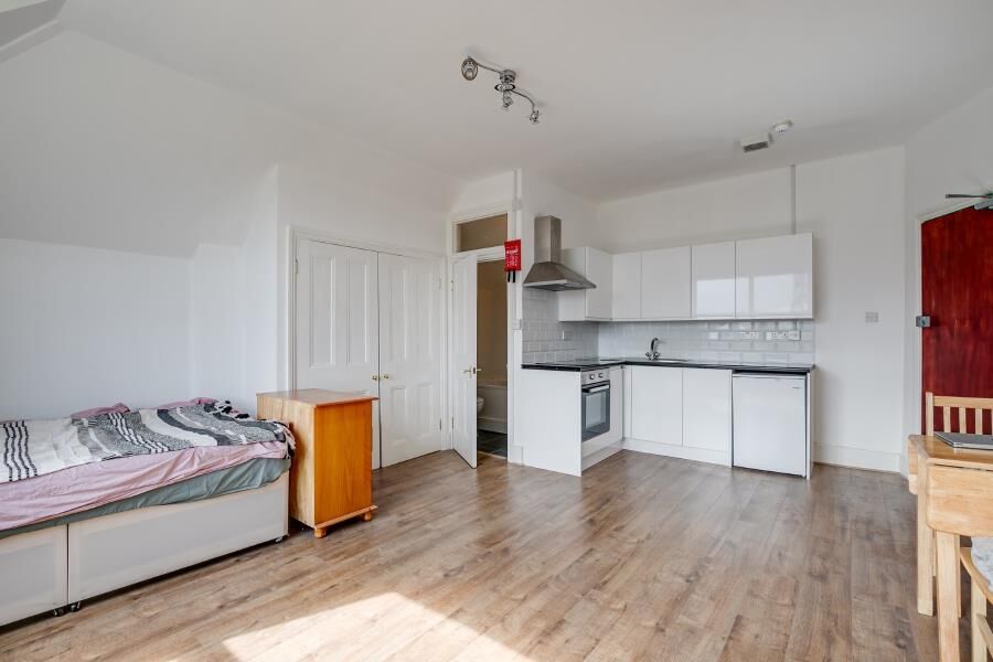 Flat Fawley Road in Greater London