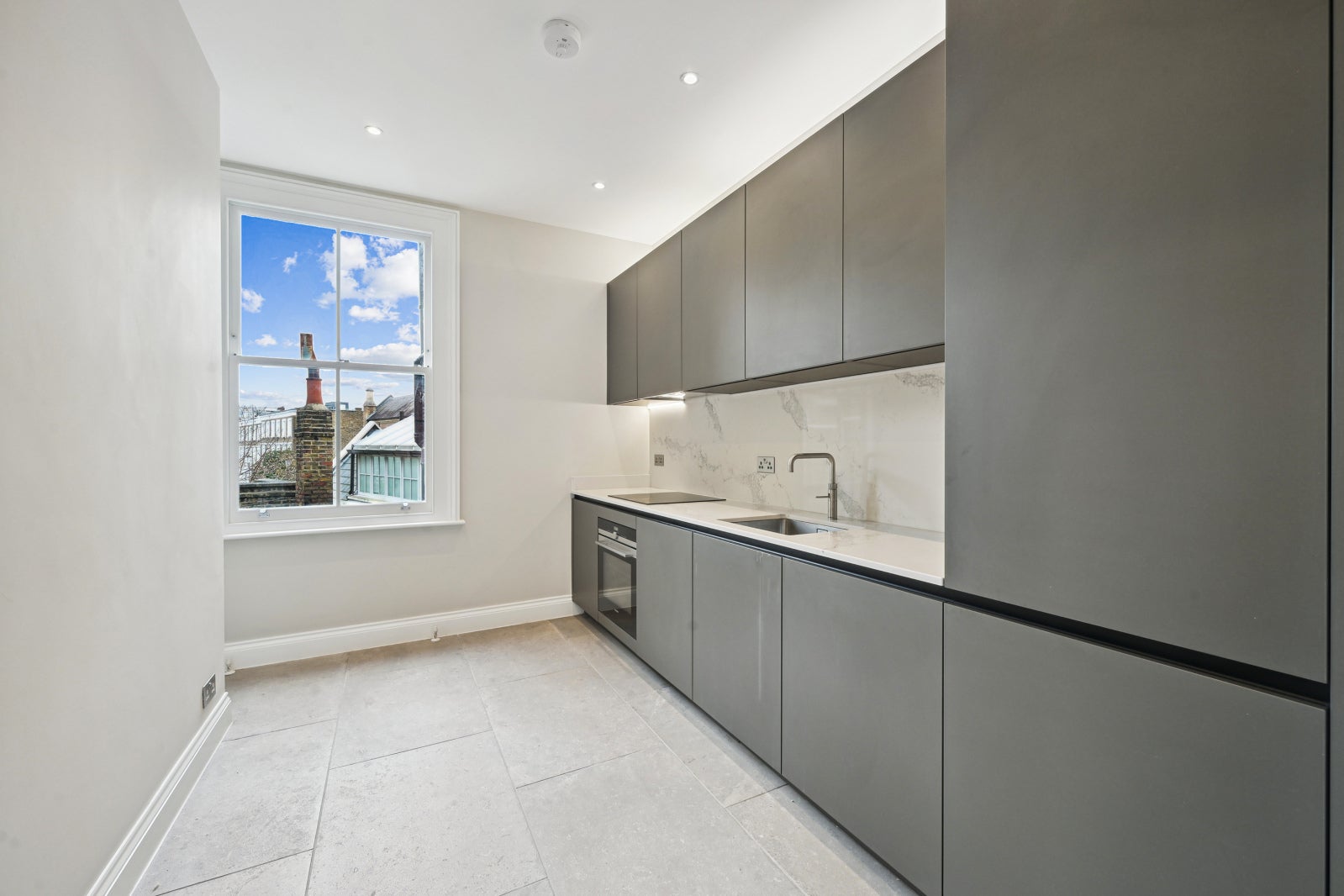 Flat Robinson Street in Greater London