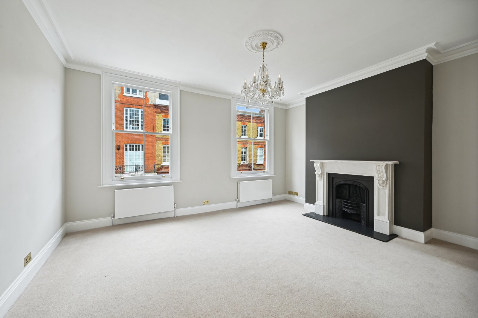 Flat Robinson Street in Greater London