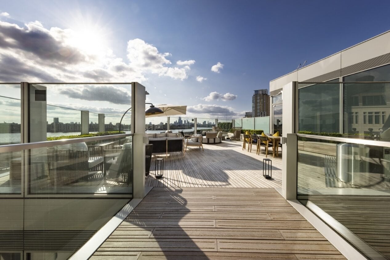 Flat Newfoundland Place in Greater London