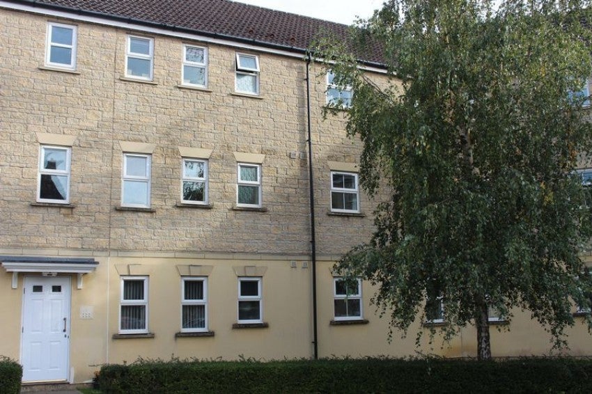 Flat Buzzard Road in Calne