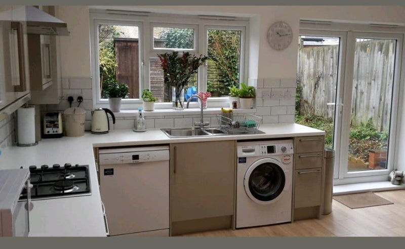 Room Eastbourne Road in Greater London