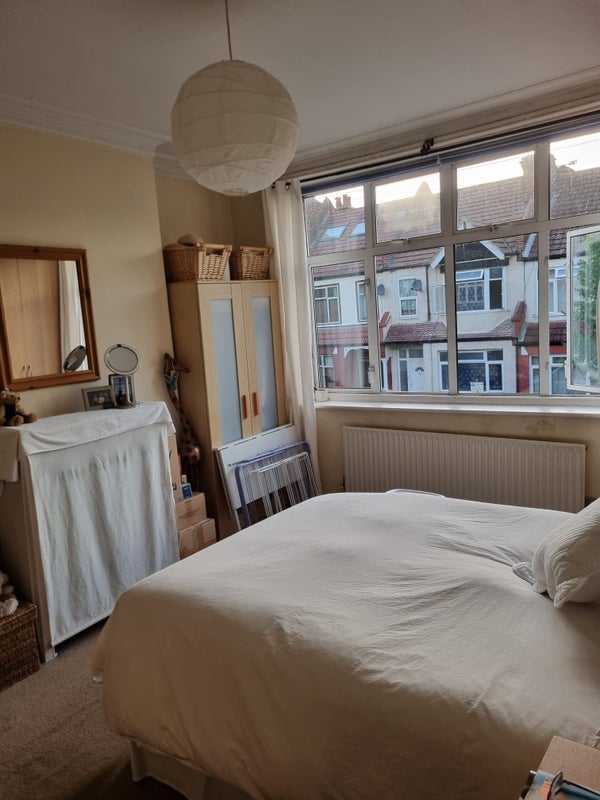 Room Eastbourne Road in Greater London