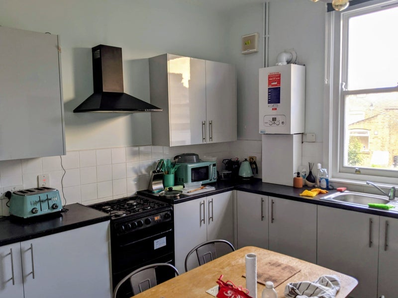 Room Kingsdown Road in Greater London