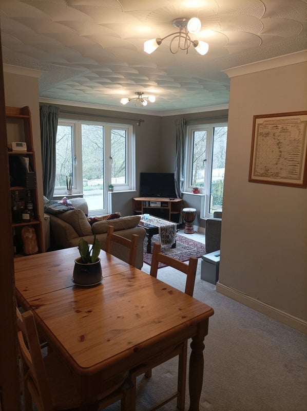 Room Kelvindale Road in Glasgow