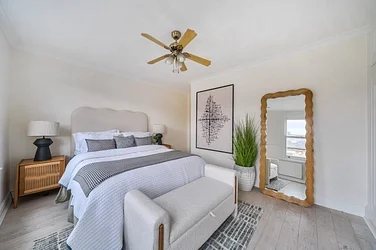 Flat Thames Place in Greater London
