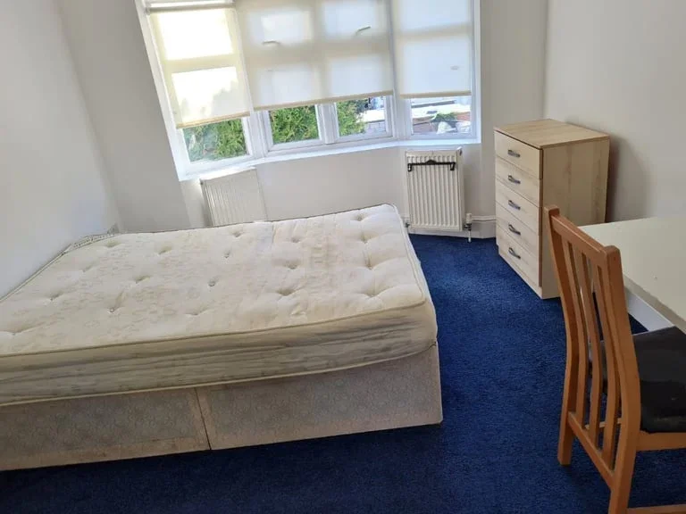 Room Hendale Avenue in Greater London
