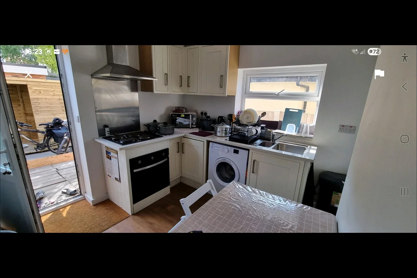 Room Sandown Avenue in Greater London