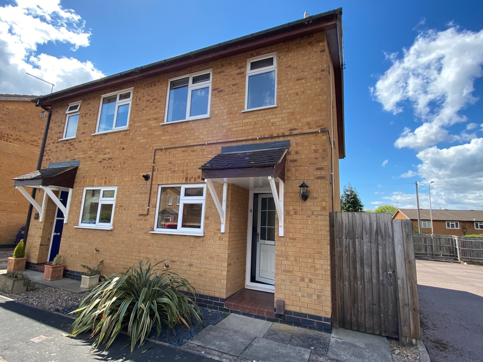 House Caernarvon Close in Charnwood