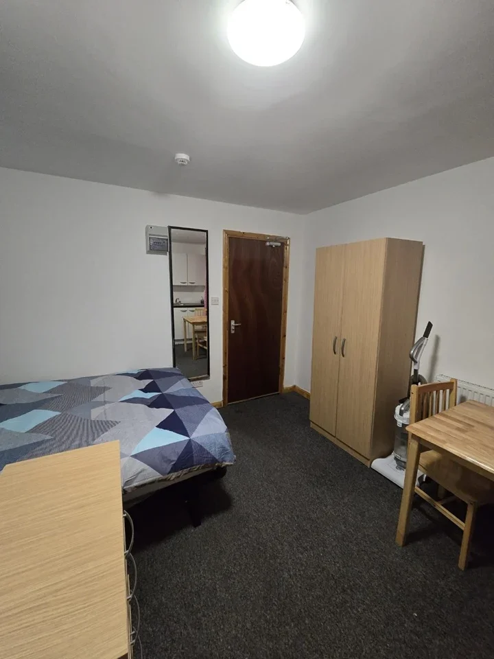 Flat Cromie Close in Greater London