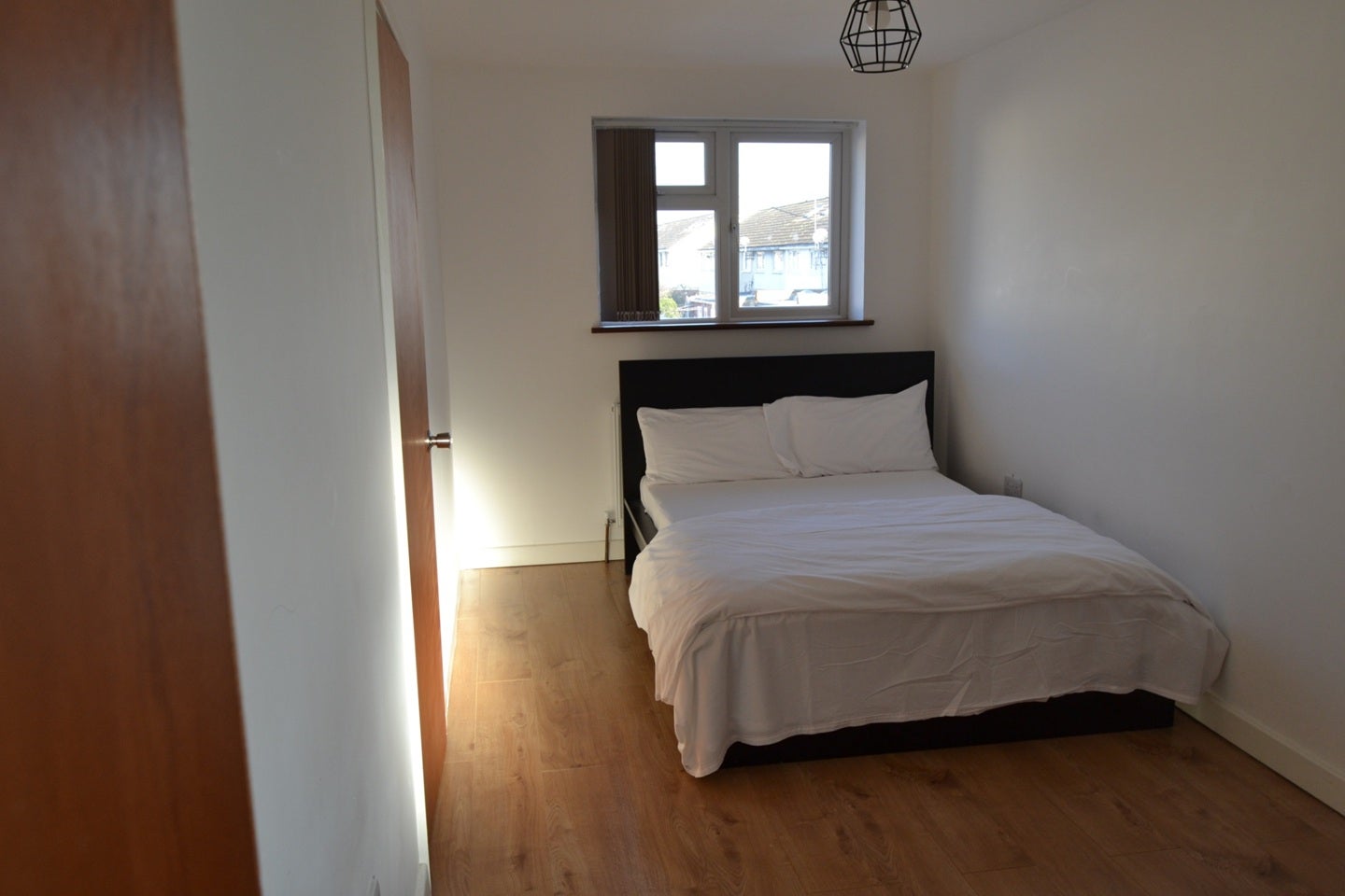 House Lonsdale Avenue in Greater London
