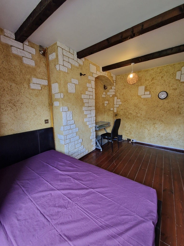 Room Moorside Road in Greater London