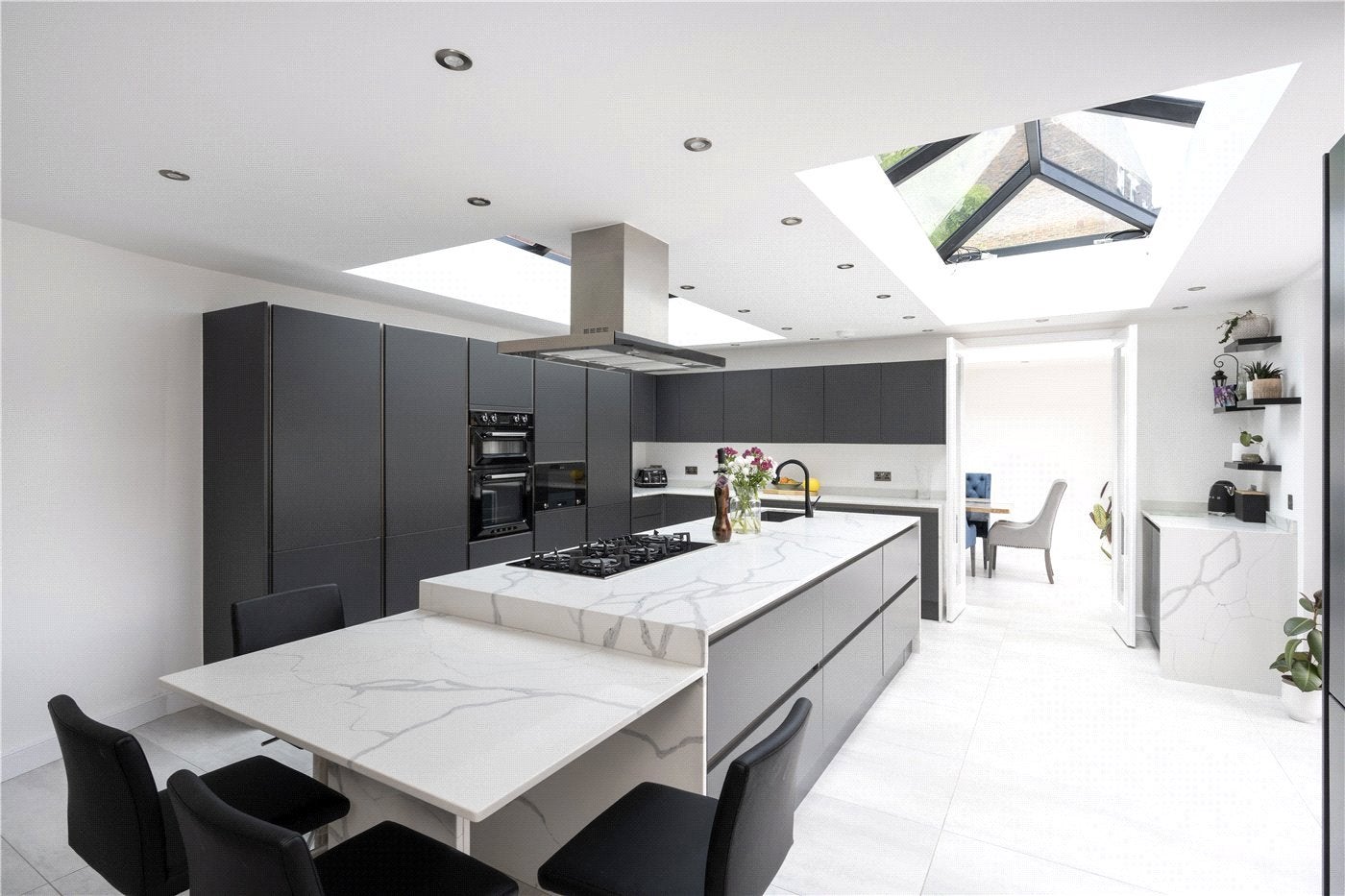 House Kingsmead Road in Greater London