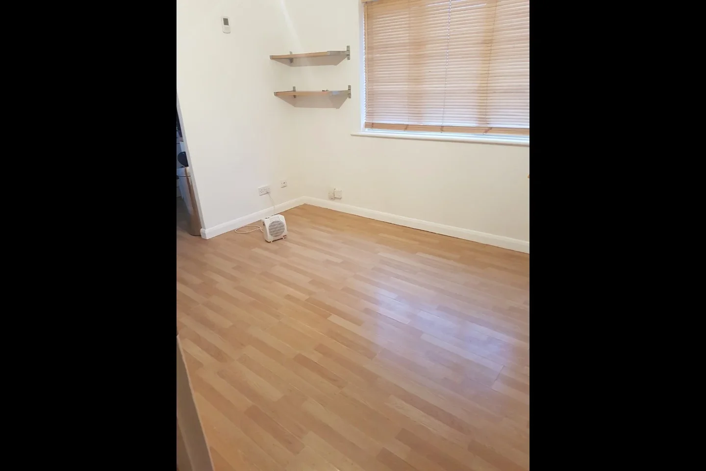 Flat Charlton Road in Greater London