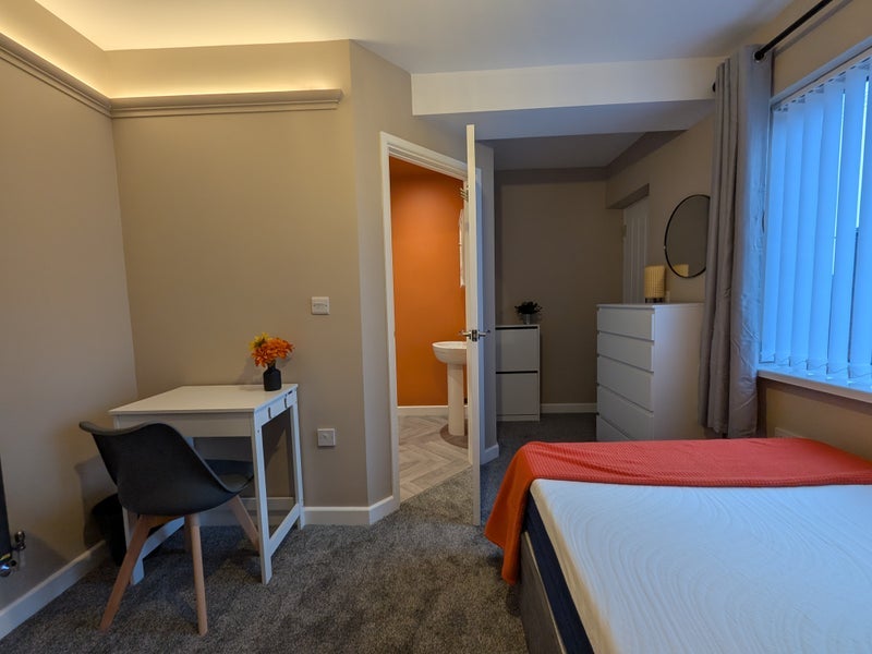 Room Hazlehurst Lane in Chesterfield