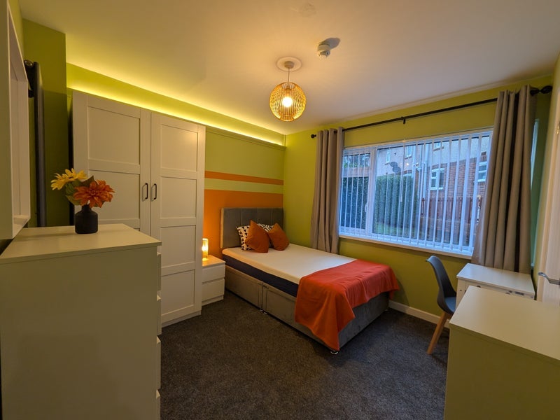 Room Hazlehurst Lane in Chesterfield