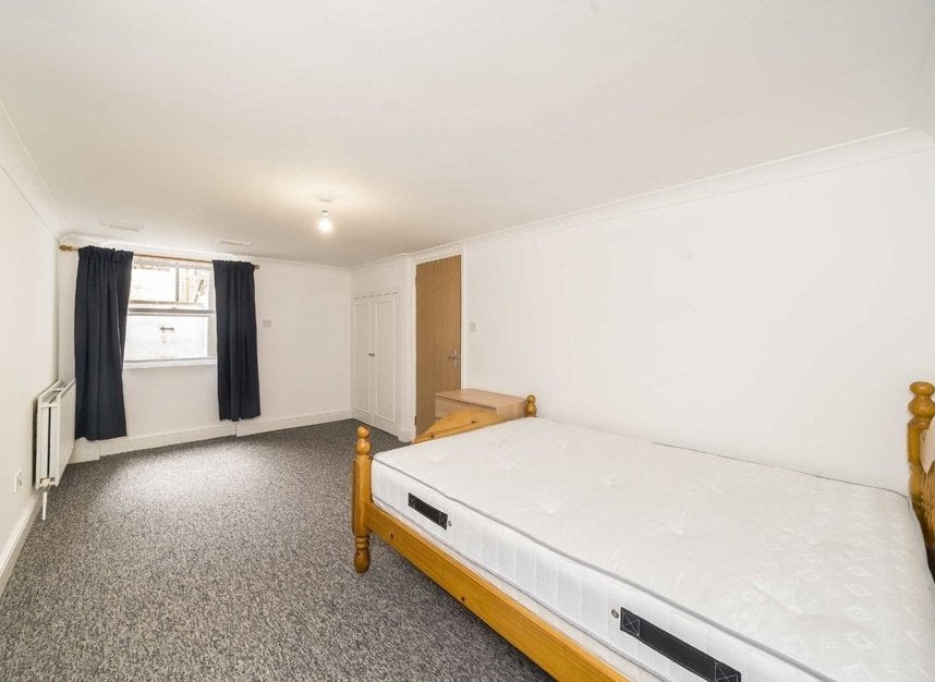 Flat Chantrey Road in Greater London