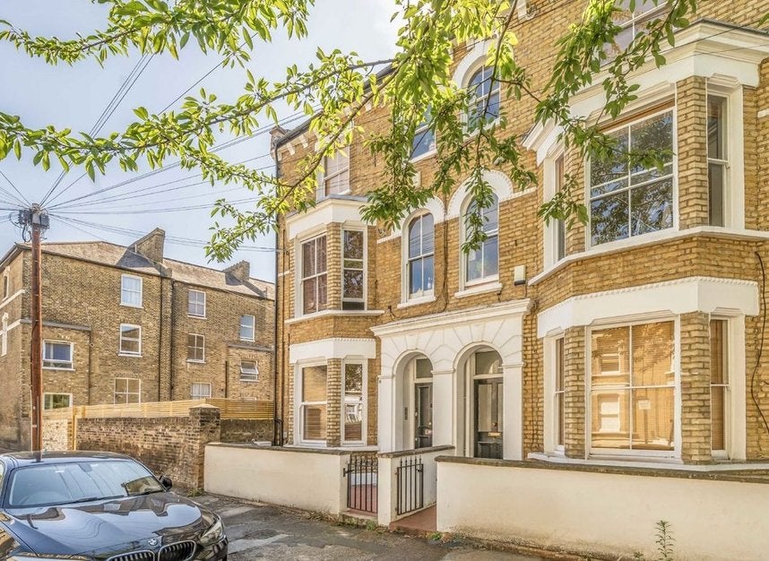 Flat Chantrey Road in Greater London