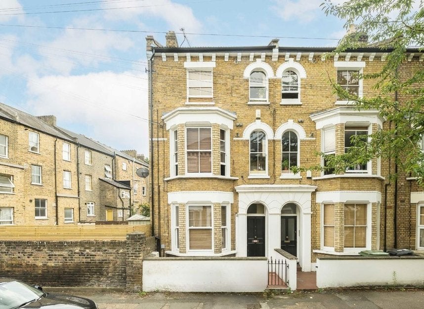 Flat Chantrey Road in Greater London