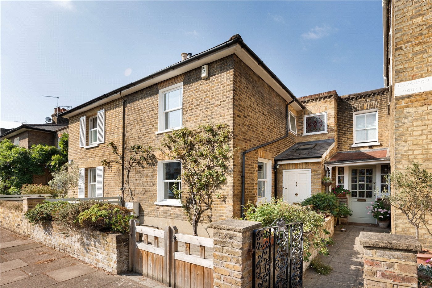 House Coalecroft Road in Greater London