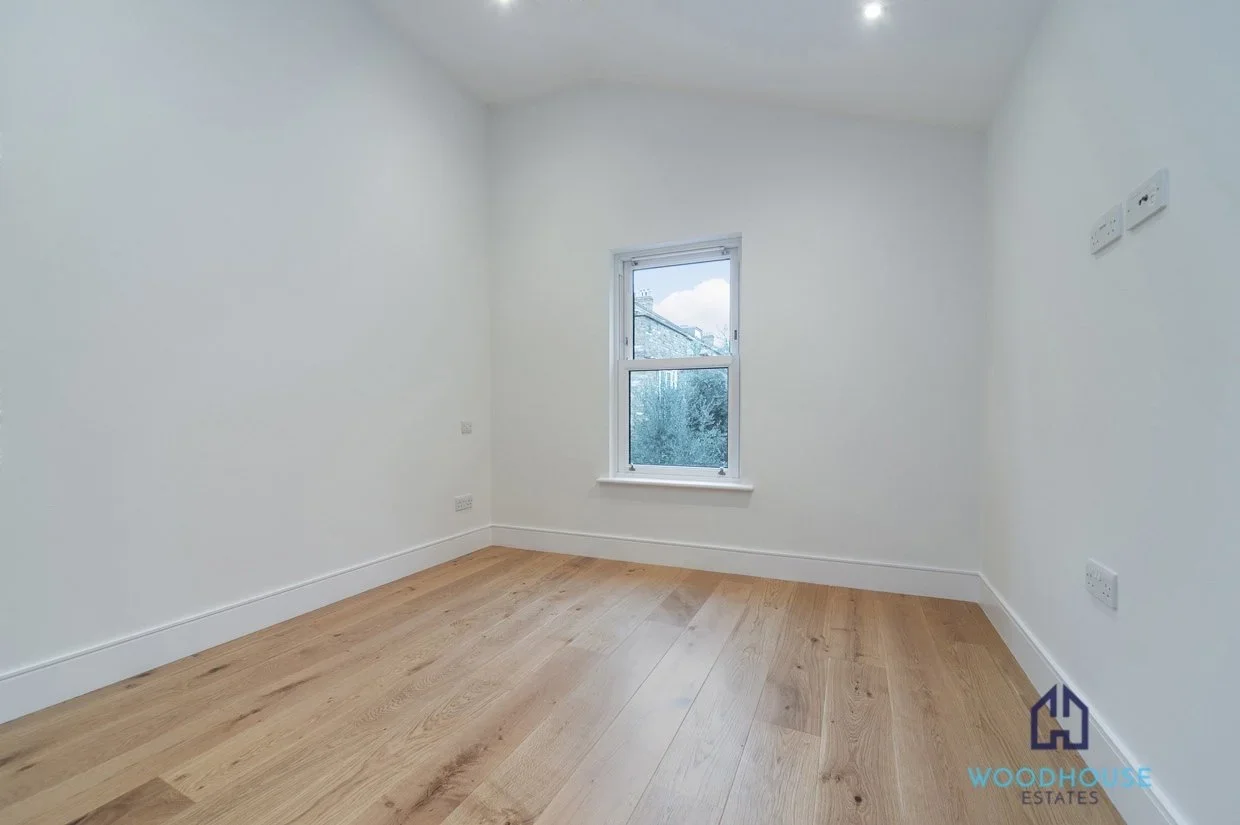 Flat Streatley Road in Greater London