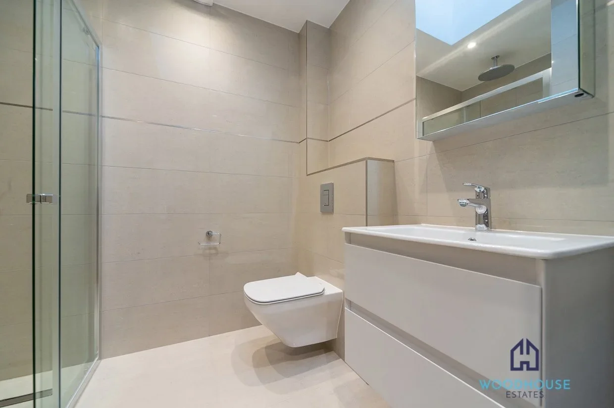 Flat Streatley Road in Greater London