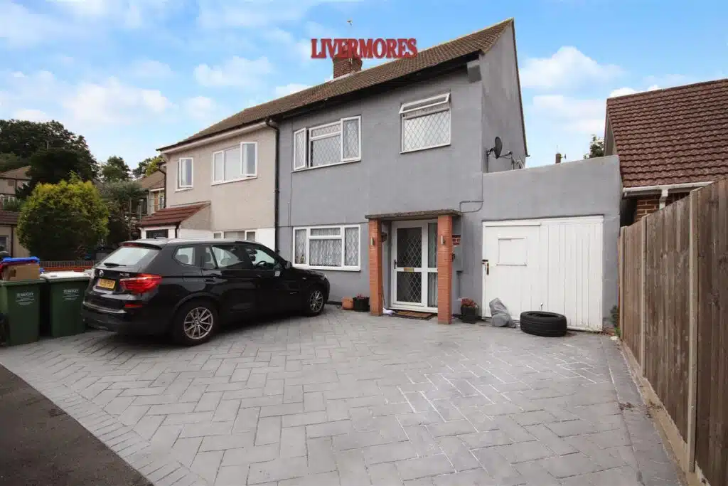 House Andrew Close in Greater London