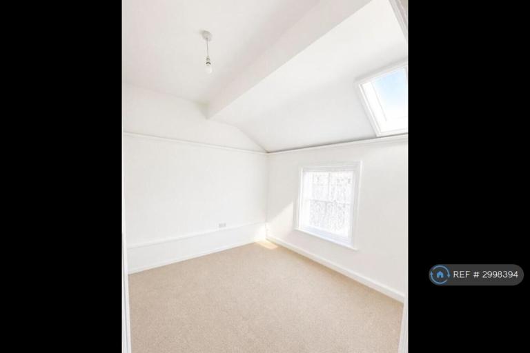 Flat Lincoln Road in East Lindsey