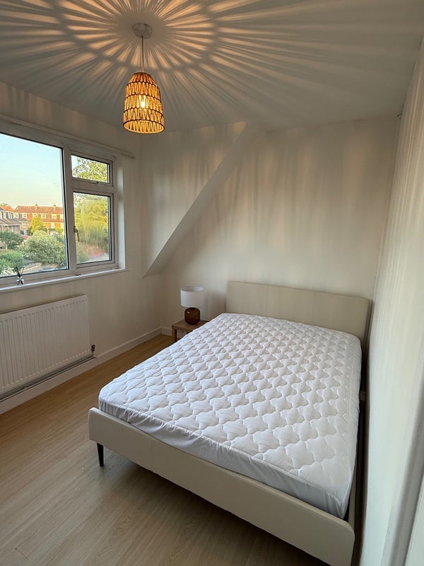 Room St Helen's Court in Epping Forest