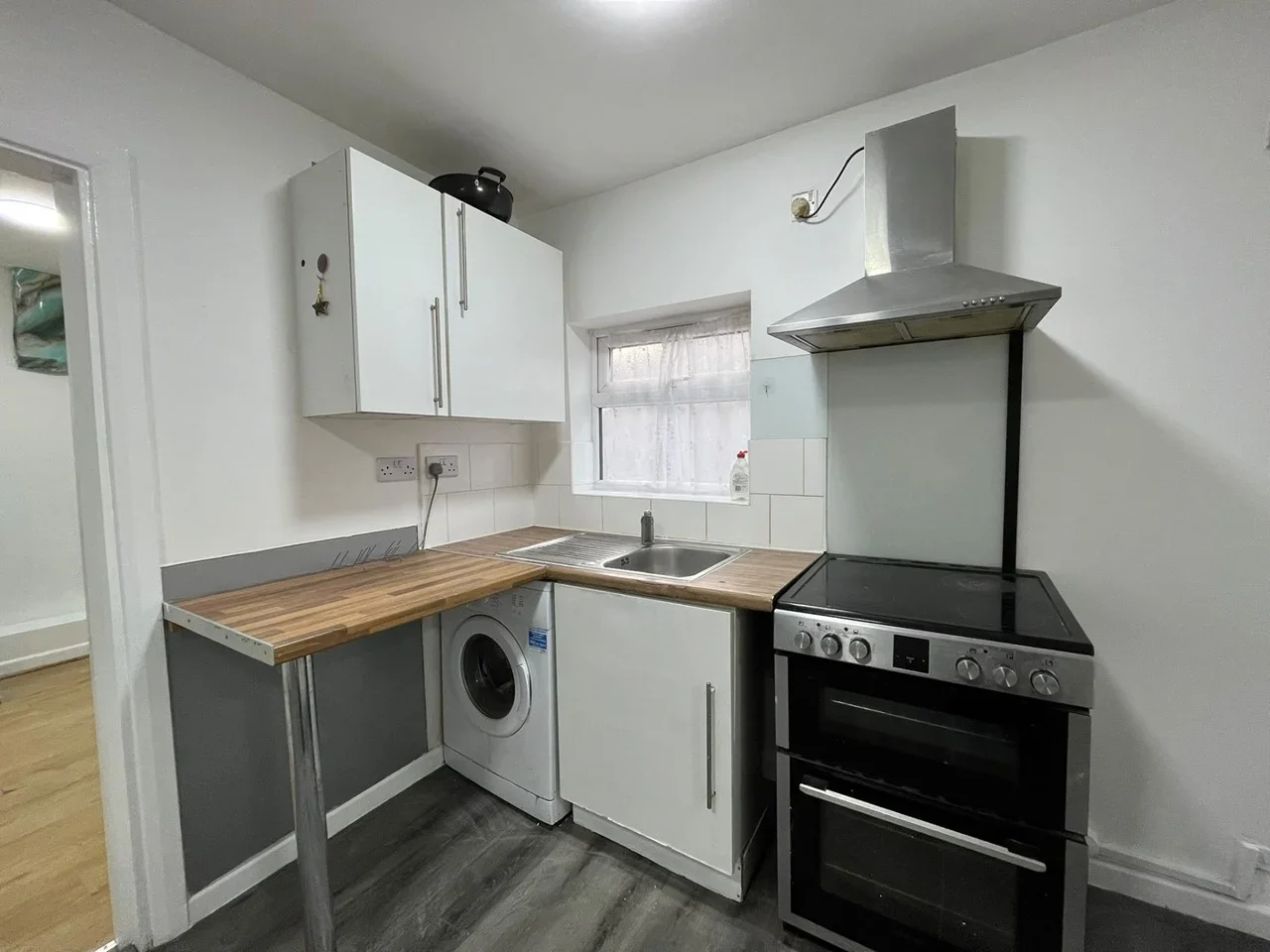 Flat Salisbury Road in Greater London