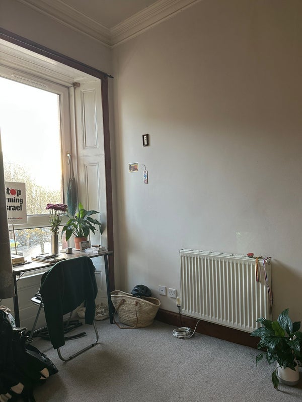 Room Cathcart Road in Glasgow