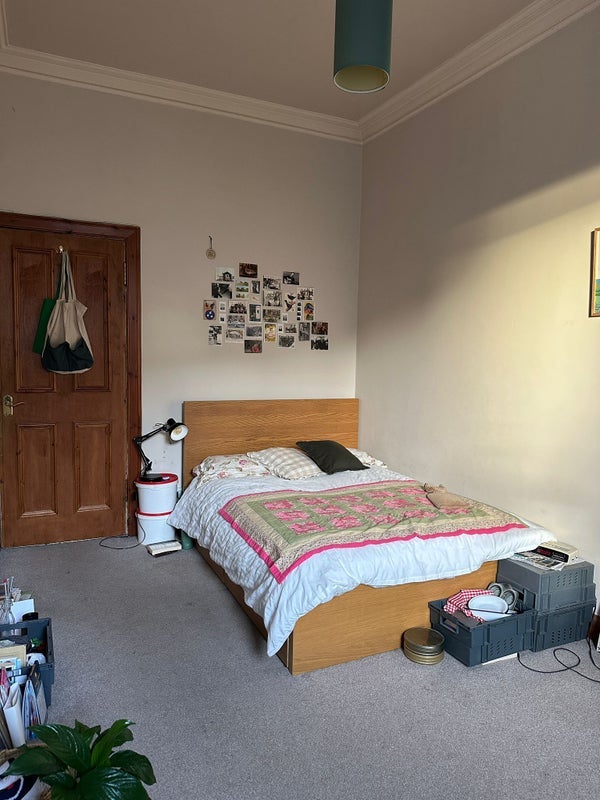 Room Cathcart Road in Glasgow