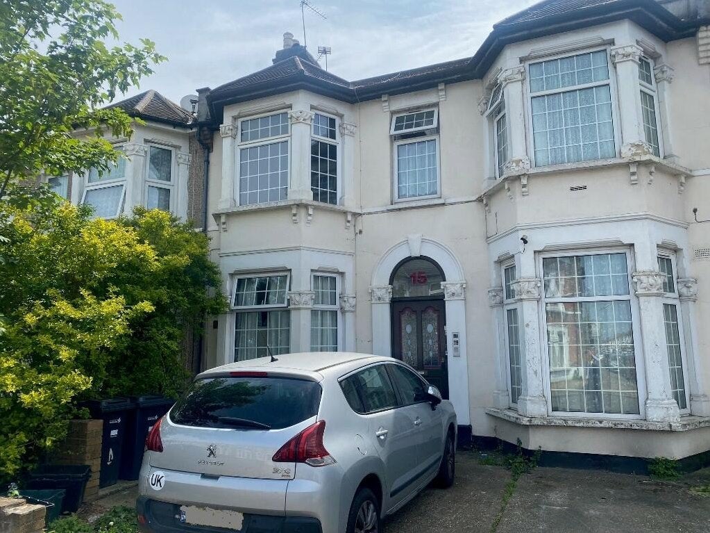 Flat Cambridge Road in Greater London