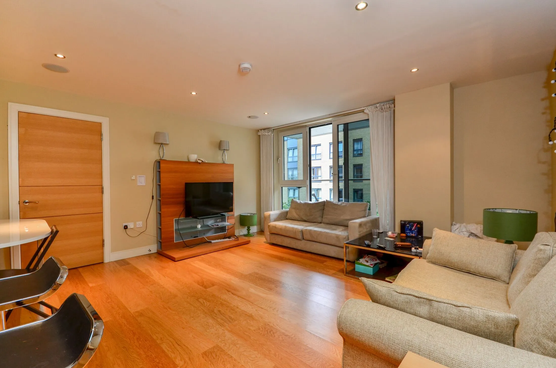 Flat Stephendale Road in Greater London