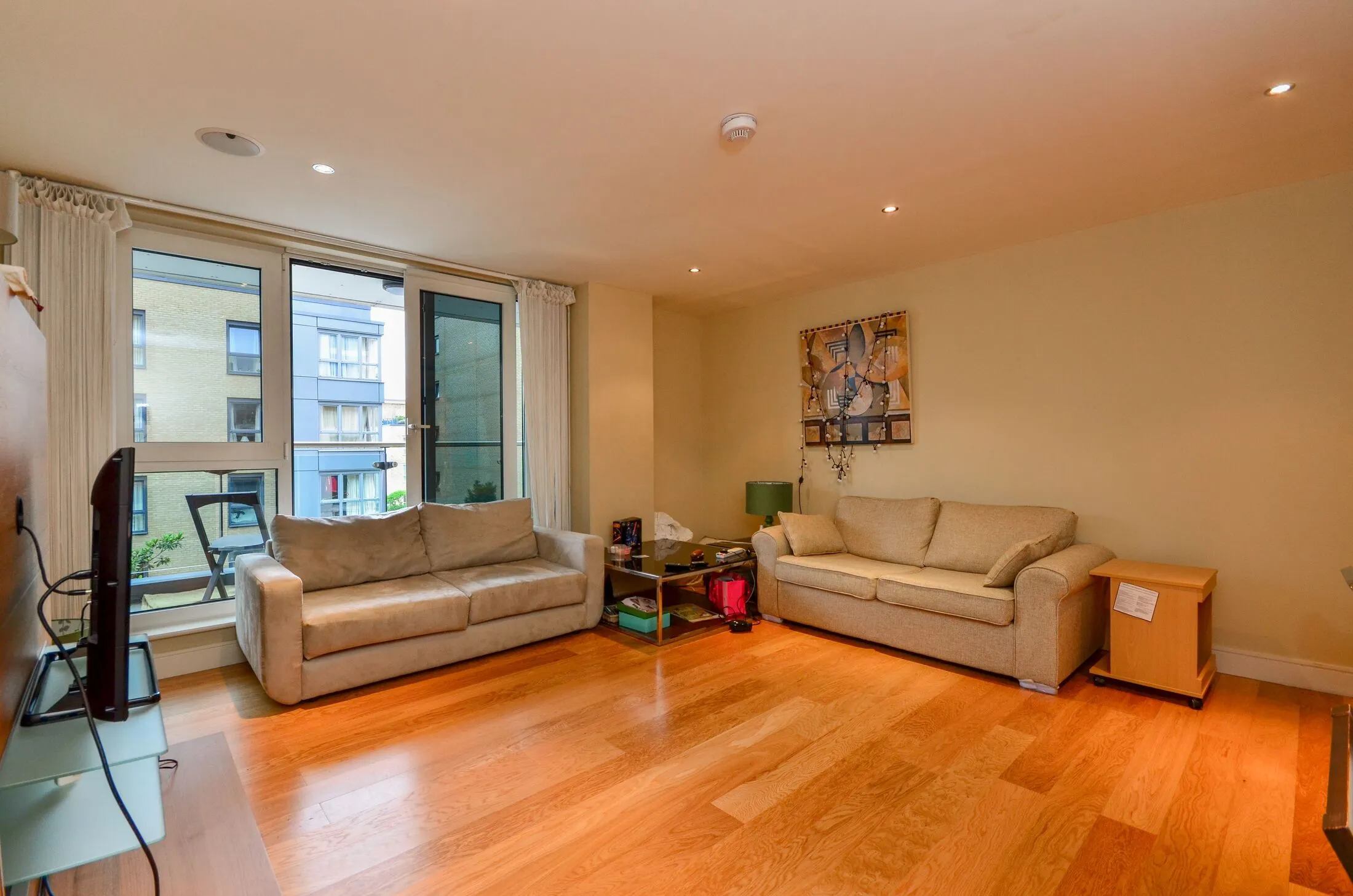 Flat Stephendale Road in Greater London