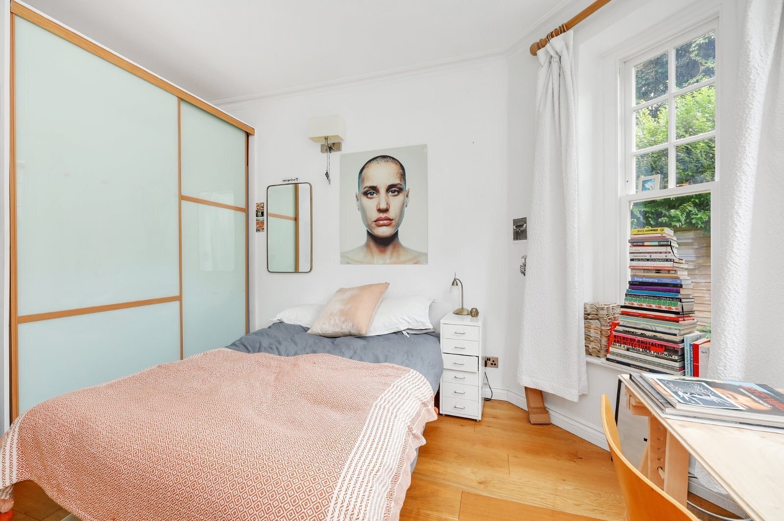 Flat Brookfield in Greater London
