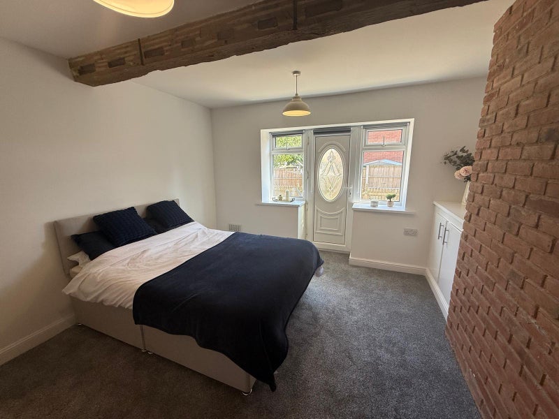 Room Park Hall Road in Mansfield Woodhouse