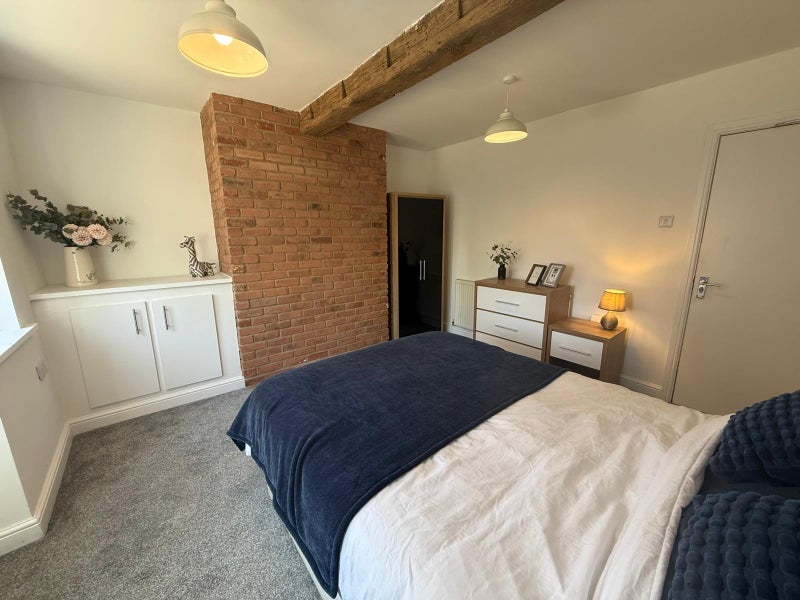 Room Park Hall Road in Mansfield Woodhouse