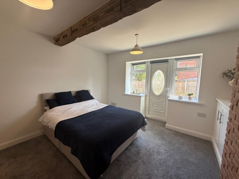 Room Park Hall Road in Mansfield Woodhouse